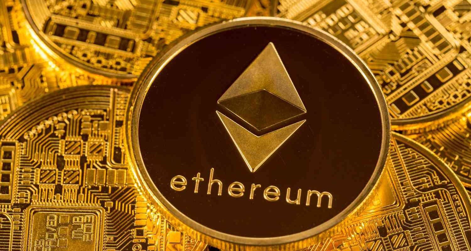 ETH/BTC Price Forecast: Ethereum Targets $4,000 – Can This Chart Formation Hold?