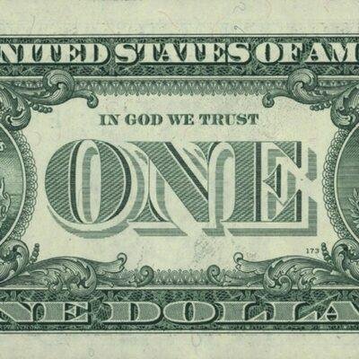 US dollar notes illustrating how stablecoins hold their peg